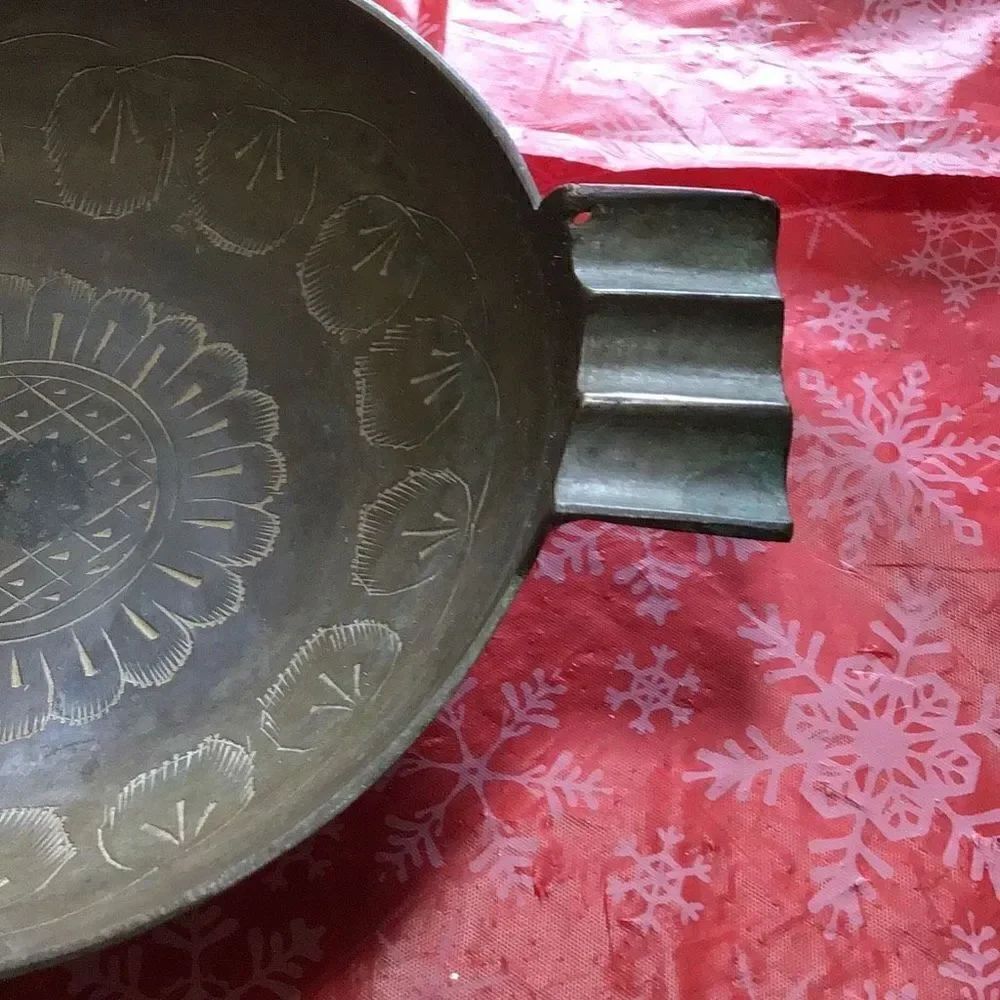 Vintage brass hand edged trinket bowl/ashcollector from India